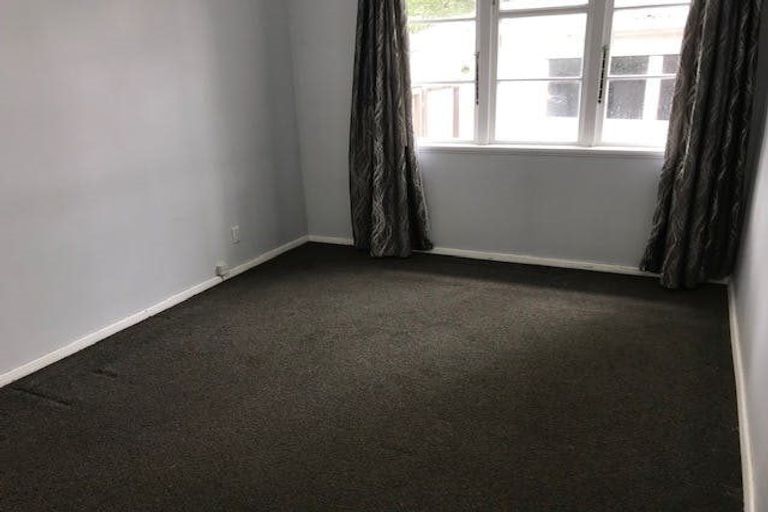 Photo of property in 1 Brown Grove, Fairfield, Lower Hutt, 5011