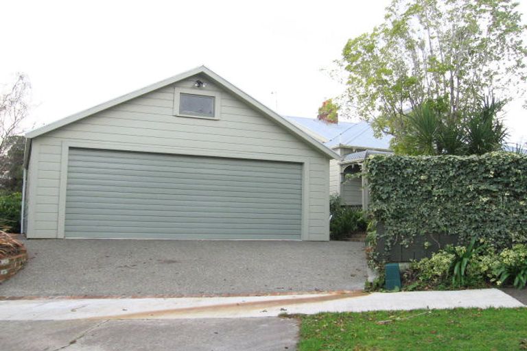 Photo of property in 102 Clifton Terrace, Fitzherbert, Palmerston North, 4410