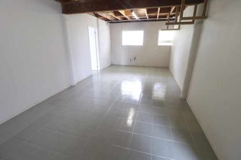 Photo of property in 142 Mokoia Road, Chatswood, Auckland, 0626