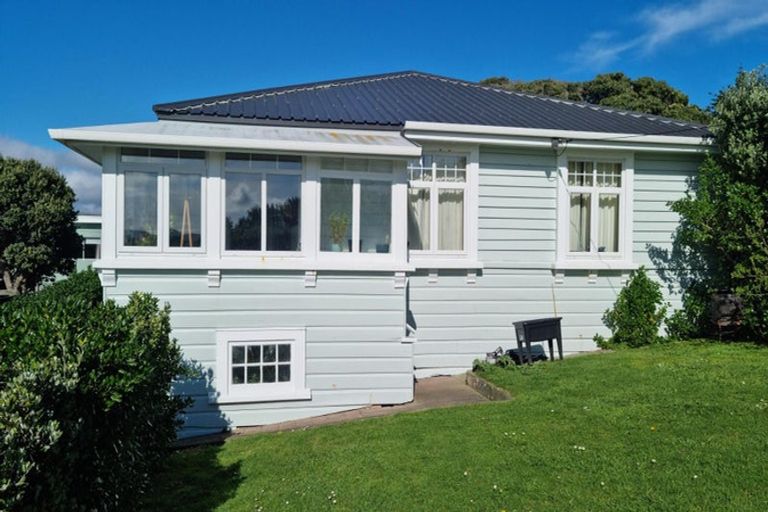 Photo of property in 9 Terrace Road, Titahi Bay, Porirua, 5022