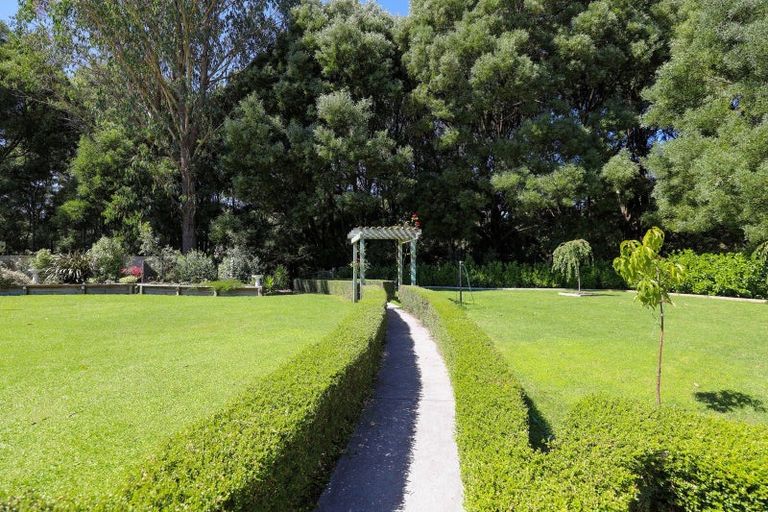 Photo of property in 16 Karaka Place, Kinloch, Taupo, 3377