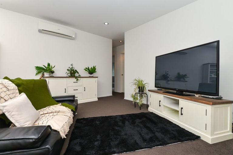 Photo of property in 15 Te Ironui Place, Huntington, Hamilton, 3210