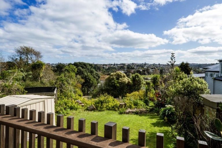 Photo of property in 2/50 Sylvan Avenue, Northcote, Auckland, 0627