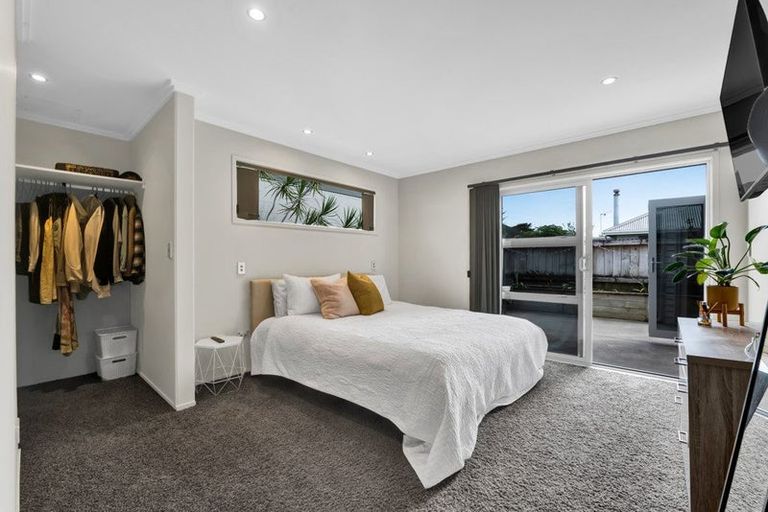 Photo of property in 2/297 Carrington Street, Vogeltown, New Plymouth, 4310