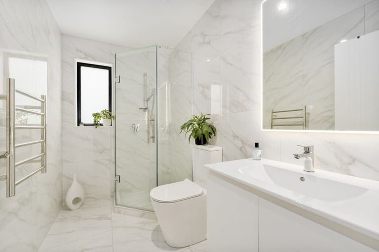 Photo of property in 5b Beach Road, Te Atatu Peninsula, 0610