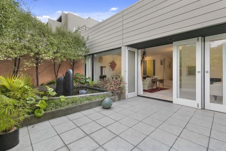 Photo of property in Highwic, 1/32 Hobson Street, Thorndon, Wellington, 6011