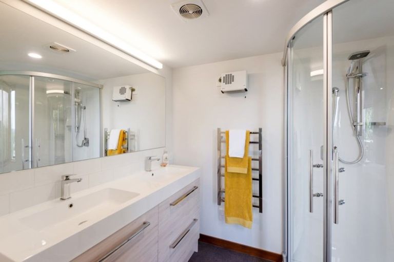 Photo of property in 9 Sherwood Lane, Cashmere, Christchurch, 8022