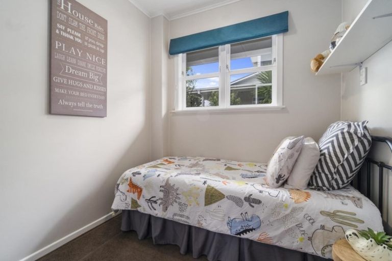 Photo of property in 46a Te Atatu Road, Te Atatu South, Auckland, 0610