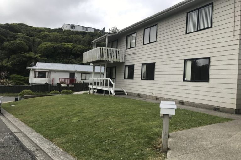 Photo of property in 10a Ted Gilberd Place, Newlands, Wellington, 6037