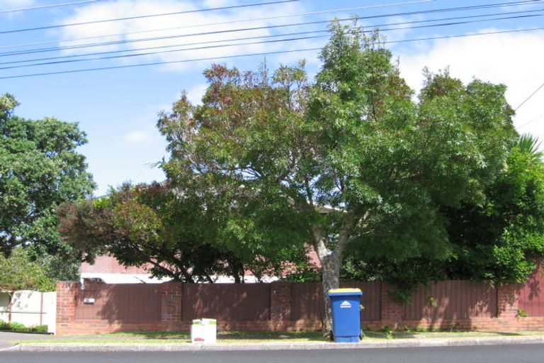 Photo of property in 1/233 Eskdale Road, Birkenhead, Auckland, 0626