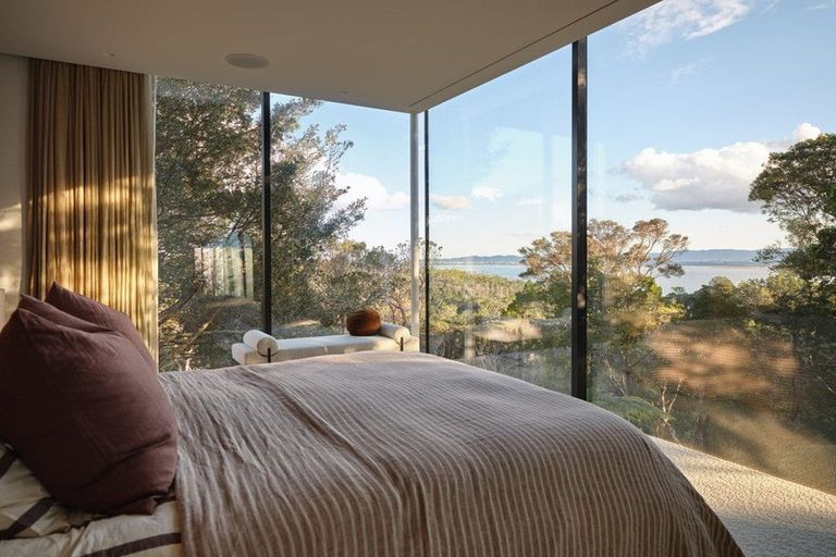 Photo of property in 6 Island Bay Road, Beach Haven, Auckland, 0626