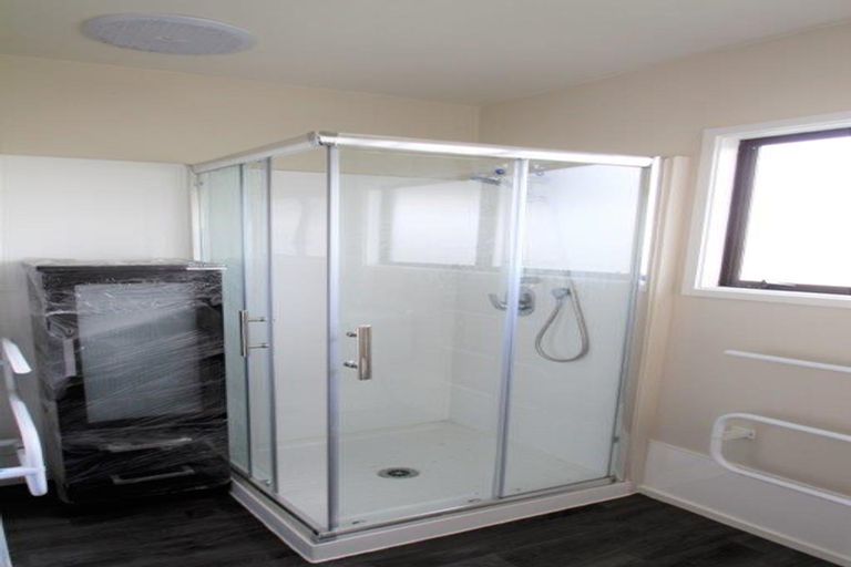 Photo of property in 4/10 Solveig Place, Randwick Park, Auckland, 2105