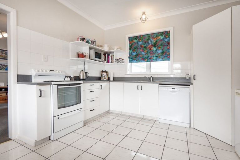 Photo of property in 215 Mayfair Avenue, Mayfair, Hastings, 4122