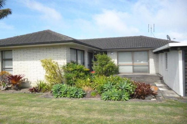 Photo of property in 10a Vivian Wilson Drive, Eastern Beach, Auckland, 2012