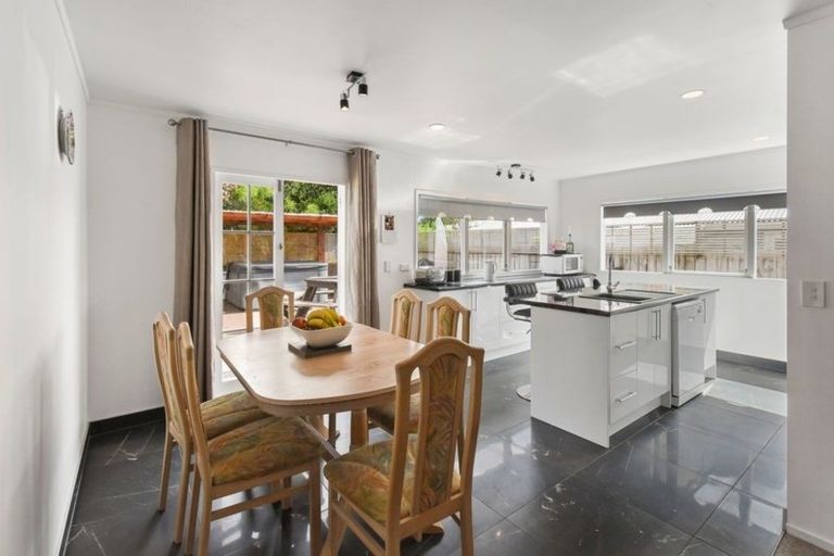 Photo of property in 27 Stevenson Road, Clarks Beach, 2122