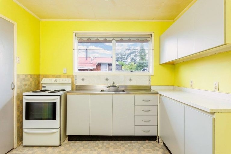 Photo of property in 2/185 Henderson Valley Road, Henderson, Auckland, 0612