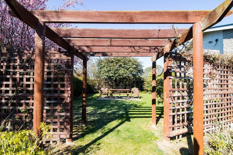 Photo of property in 125 Main North Road, Geraldine, 7930