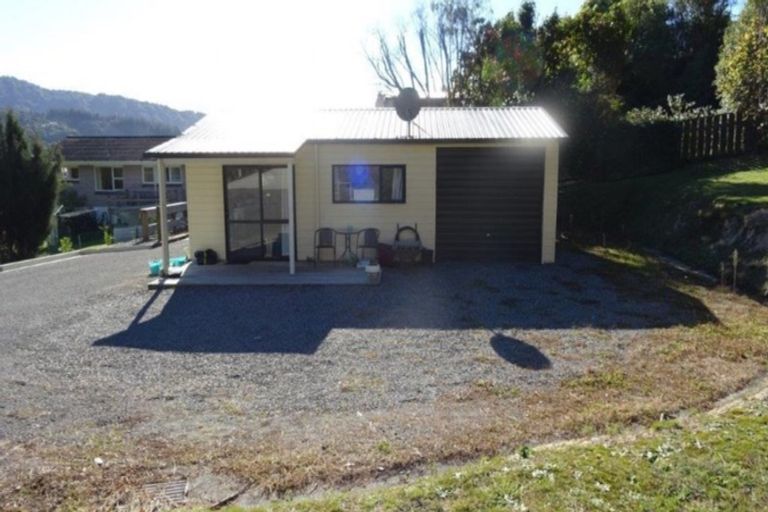Photo of property in 25 Seaview Crescent, Picton, 7220