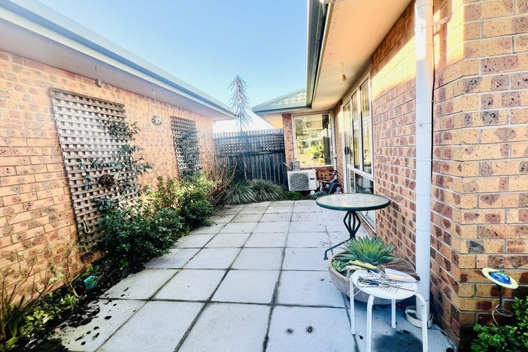 Photo of property in 2/77 Fairfield Avenue, Addington, Christchurch, 8024