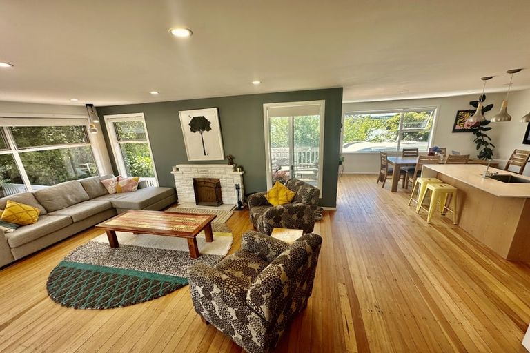 Photo of property in 1 Arahia Street, Northcote, Auckland, 0627