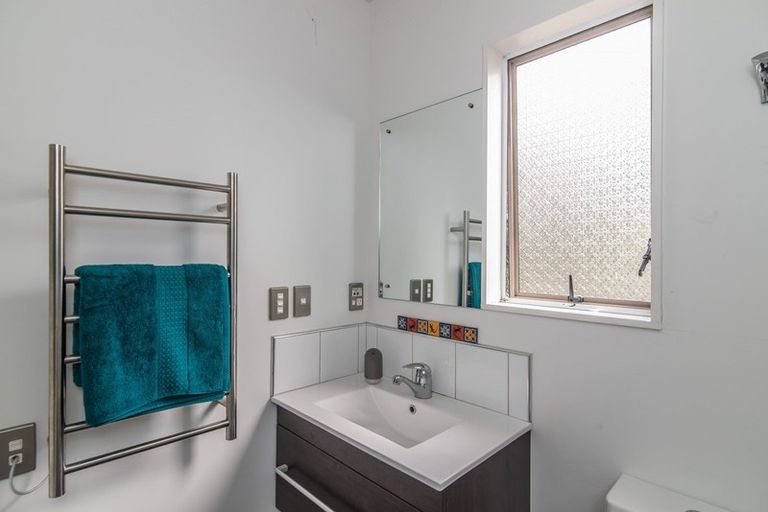 Photo of property in 17 Lawson Place, Mount Victoria, Wellington, 6011