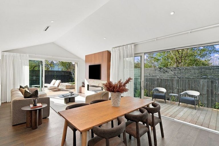 Photo of property in 2/183 Weston Road, St Albans, Christchurch, 8052