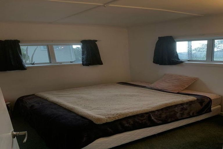 Photo of property in 2/119 Carlisle Road, Northcross, Auckland, 0632