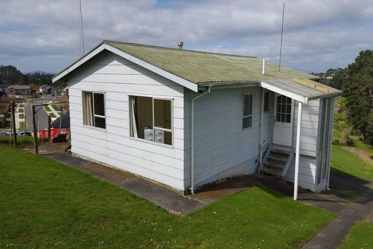 Photo of property in 16 Babich Road, Henderson Valley, Auckland, 0614