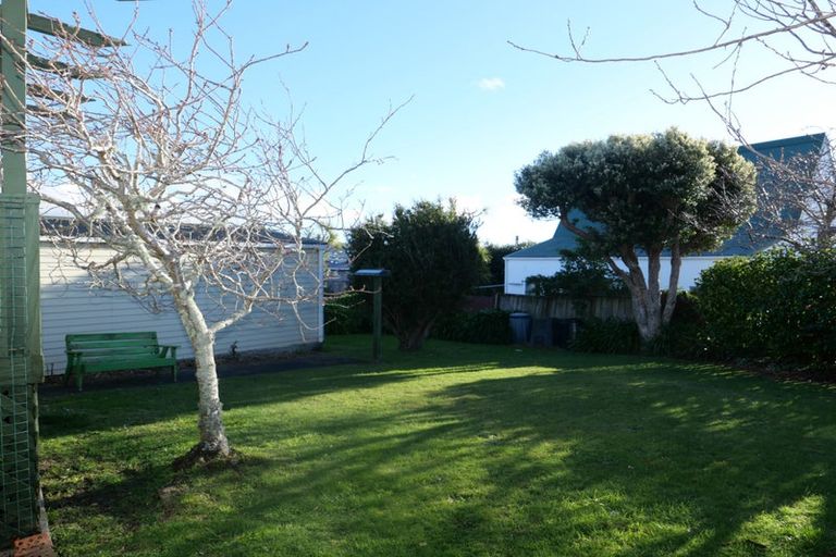 Photo of property in 115 Gloaming Hill, Titahi Bay, Porirua, 5022