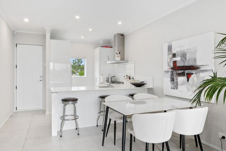 Photo of property in 26a Taikura Avenue, Red Beach, 0932