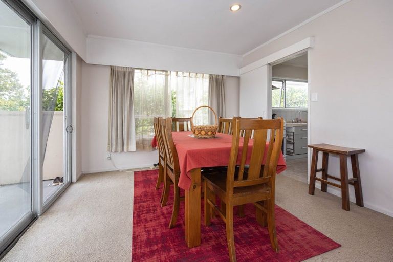 Photo of property in 2 Chelsea View Drive, Chatswood, Auckland, 0626