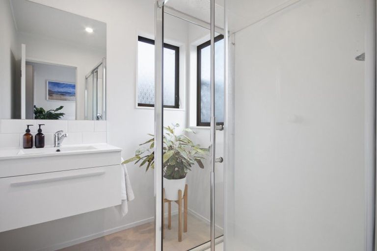 Photo of property in 2/6 Gosford Drive, Botany Downs, Auckland, 2010