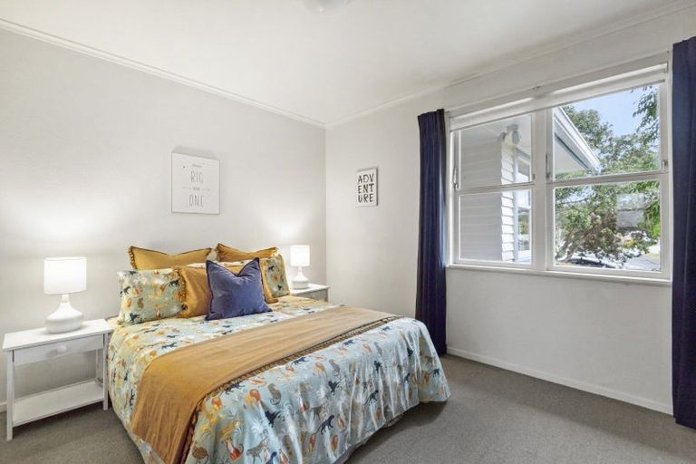 Photo of property in 72 Blakeborough Drive, Forrest Hill, Auckland, 0620