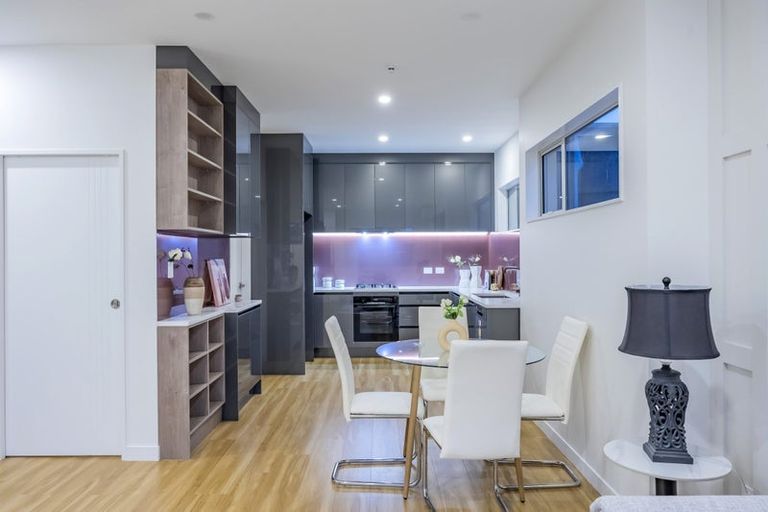 Photo of property in 76c Glenmore Road, Sunnyhills, Auckland, 2010