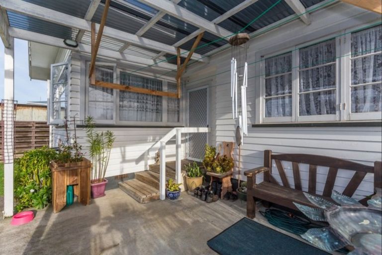 Photo of property in 30 Hannan Street, Levin, 5510