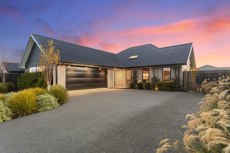 Photo of property in 16 Valour Drive, Rangiora, 7400