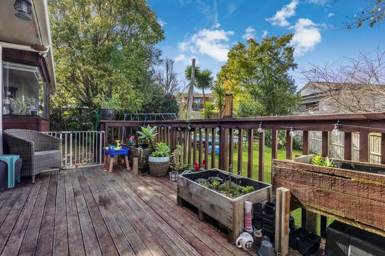 Photo of property in 5 San Bernadino Drive, Henderson, Auckland, 0612