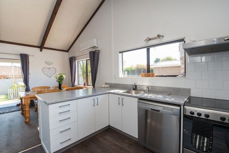 Photo of property in 17b Dover Road, St Andrews, Hamilton, 3200