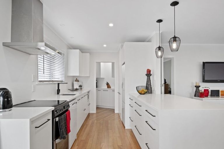 Photo of property in 97 Royal Road, Massey, Auckland, 0614