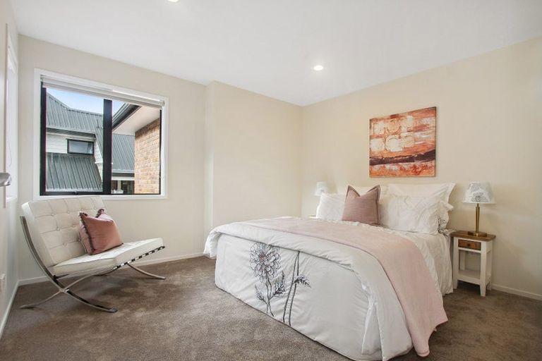 Photo of property in 4a Korotaha Terrace, Rothesay Bay, Auckland, 0630