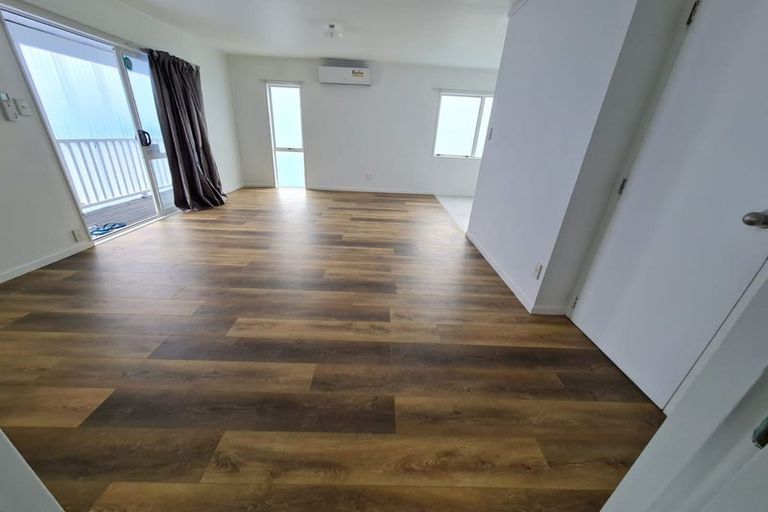 Photo of property in 11 Rerewai Place, Kelston, Auckland, 0602