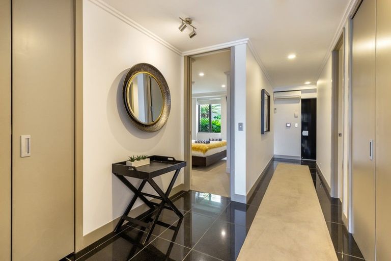 Photo of property in 2/225 Lake Terrace, Waipahihi, Taupo, 3330