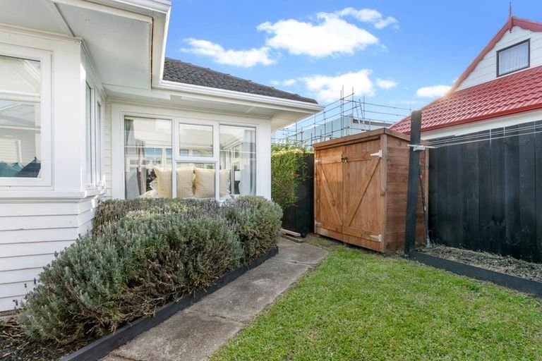 Photo of property in 1/30 Ngataringa Road, Devonport, Auckland, 0624
