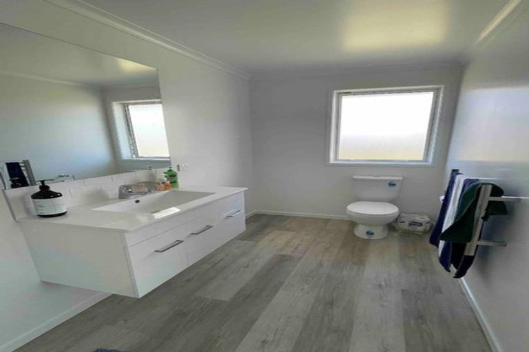 Photo of property in 5 Kahukaka Road, One Tree Point, 0118