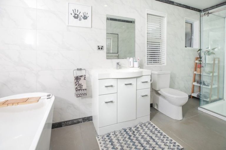 Photo of property in 9 Warwick Avenue, St Andrews, Hamilton, 3200