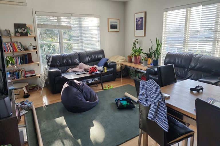 Photo of property in 13 Raleigh Road, Northcote, Auckland, 0627