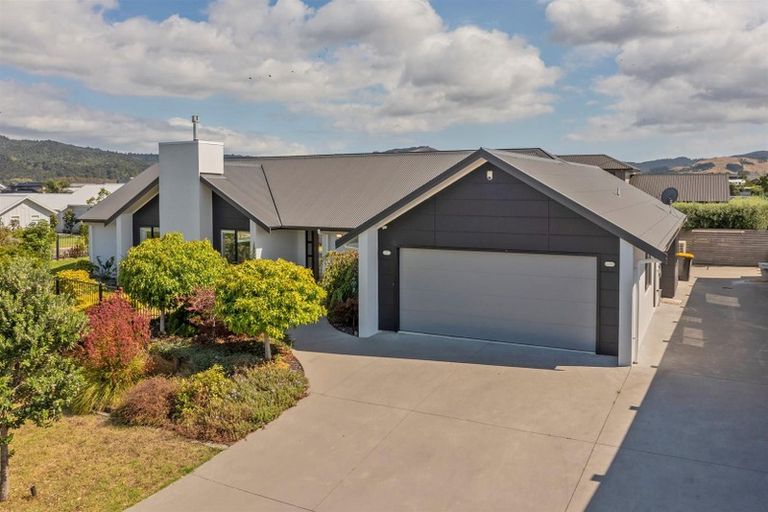 Photo of property in 1 Topping Place, Whitianga, 3510