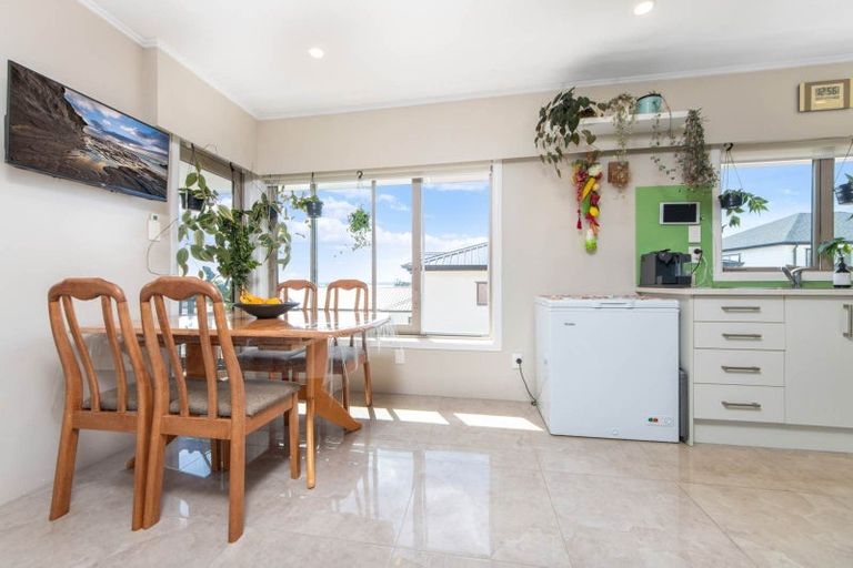 Photo of property in 4237 Great North Road, Glendene, Auckland, 0602