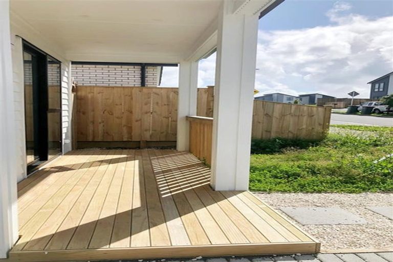 Photo of property in 8 Enchantment Lane, Karaka, Papakura, 2113