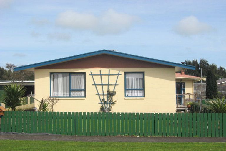 Photo of property in 10 Sarten Street, Waitara, 4320